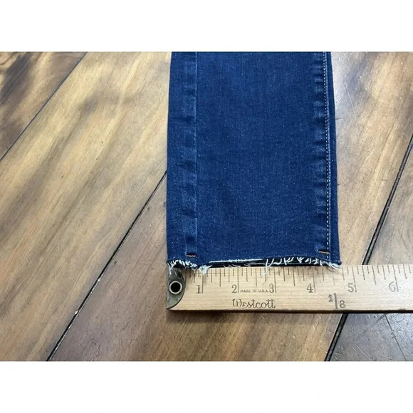 We The Free Twenty Nine Women's Size 29 Dark Wash Denim Jeans Raw Hem - Picture 8 of 9